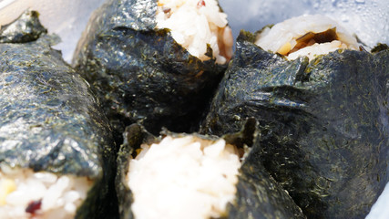 梅とおかかのおにぎり