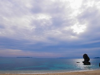 曇り空と穏やかな海