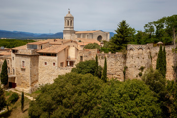 Fototapeta na wymiar Girona old city wall fortification, venerable 9th-century city walls with walkways, towers and scenic points of the area, city views of Girona, Catalonia, Spain