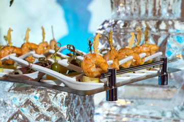 Shrimps for banquet on metal plate on ice construction - 335825577