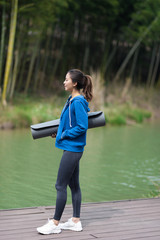 A young Asian woman is preparing for exercise