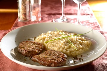 Filet mignon medallion with green pepper and champagne risotto