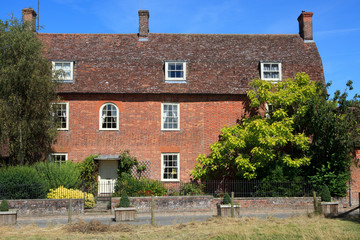 Fototapeta na wymiar Avebury (England), UK - August 05, 2015: A typical house in Avebury village, Wiltshire , England, United Kingdom.