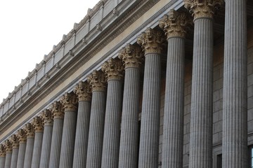colonnes du palais de justice