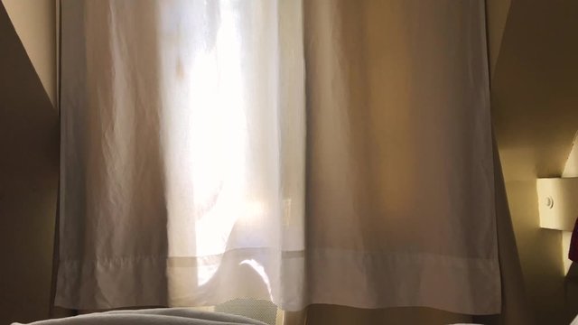 Rideau qui bouge avec fen&ecirc;tre ouverte 