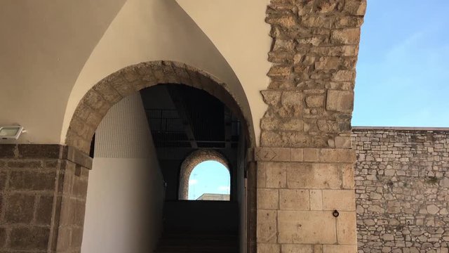 Castello Pirro del Balzo di Venosa del 1470 con quattro torri tonde e fossato sito in Venosa in Basilicata Italia del Sud