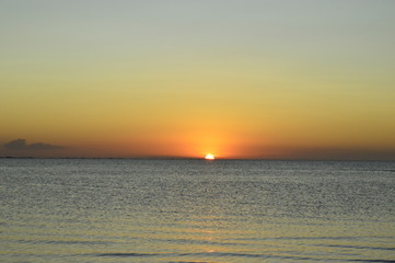 Cae el sol, atardecer