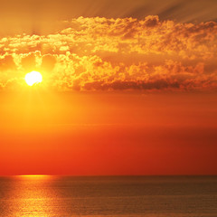 Fototapeta na wymiar Bright sunrise over the sea. The concept is travel.