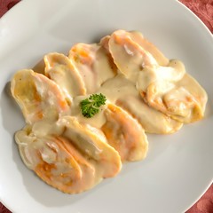 Ovaline stuffed with brie and almonds