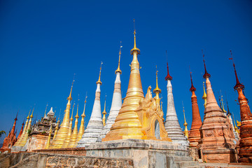 Fototapeta premium Shwe Inn Dein Pagoda, Inle lake, Myanmar