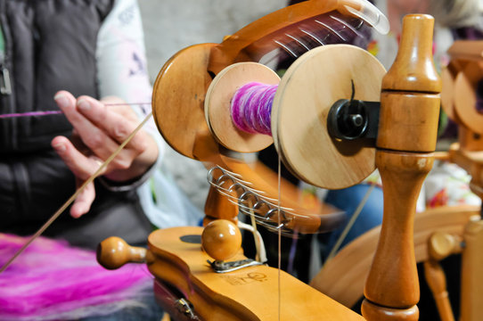 Yarn Spinning Wheel Images – Browse 2,550 Stock Photos, Vectors, and Video
