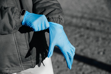 wear medical gloves outdoors