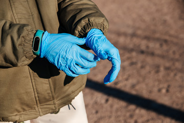 wear medical gloves outdoors