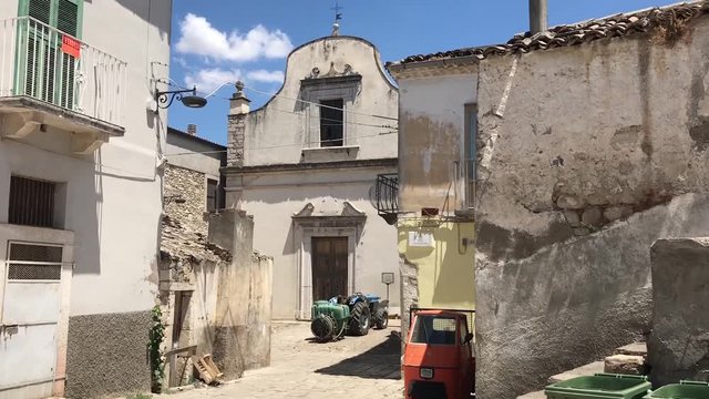 Chiesa di San Martino e particolari del centro storico di Venosa citt&agrave; della Basilicata in Sud Italia