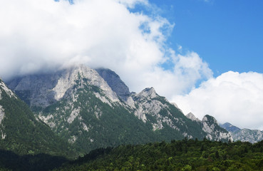 Obraz premium mountain peaks covered by clouds