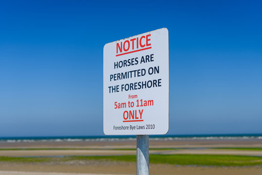 Sign at a beach, advising the public that horses are only permitted on the foreshore between 5am and 11am.