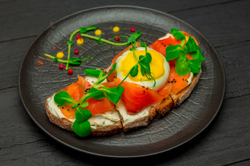 bruschetta with salmon