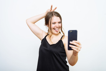 Naklejka premium Woman taking selfie