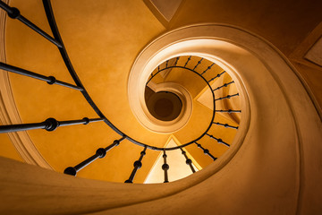 Fototapeta premium Yellow spiral staircase