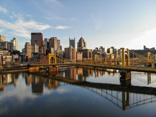 Obraz na płótnie Canvas Pittsburgh Sister Bridges