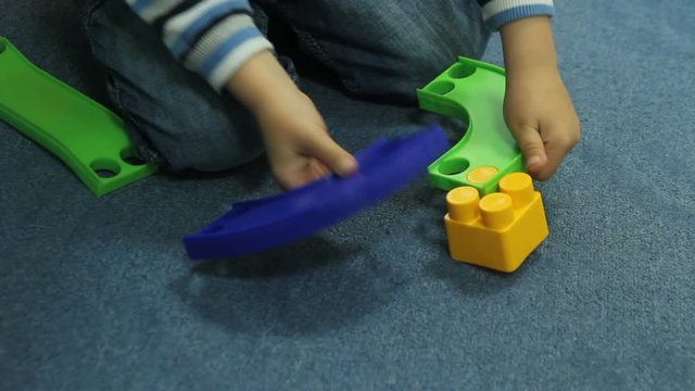 child plays constructor