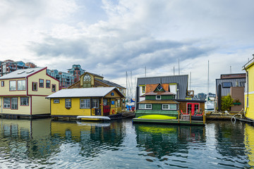 Fototapeta na wymiar Float Homes at Fisherman's Wharf
