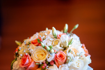 Bridal bouquet with wedding rings