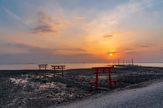 [佐賀県]大魚神社（太良町）と海床路の夜明け © 宏樹 林