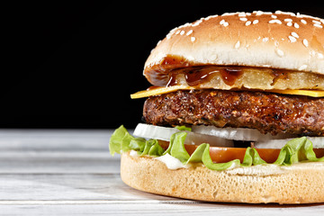 Premium craft of pineapple burger with juicy beef patty garnished by fresh lettuce, white onions and cheese. Perfect for satisfying your food delivery cravings.