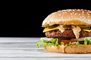 Mouth-watering beef burger with the taste of jalapeño, adding tomatoes, white onions and melted cheese perfect for meat lovers. Best option for food delivery.