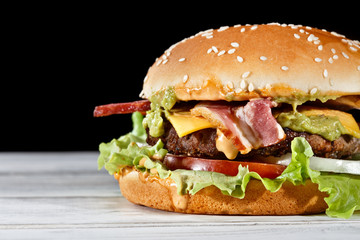 Home made barbecue bacon and beef burger flavored with cheddar cheese. Perfect for satisfying home delivery cravings.