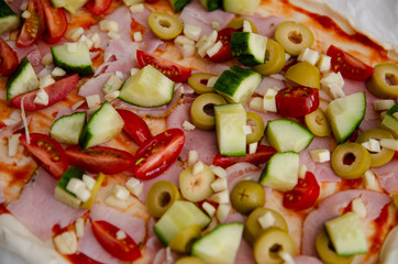 pizza with ham and tomatoes