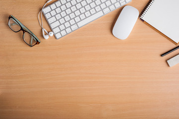 Espacio de trabajo, teclado y mouse