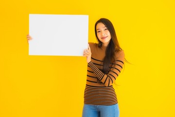 Naklejka na ściany i meble Portrait beautiful young asian woman with empty blank white card board for text