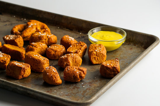 Soft Pretzel Nuggets With Mustard