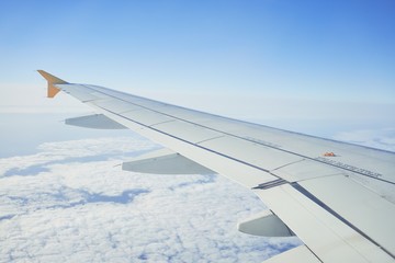 Obraz premium Cloudscape from window airplane, landscape of wing plane on a cloudy sky