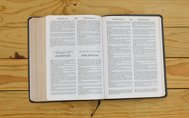 open bilingual bible book on Philippians, Spanish and english 