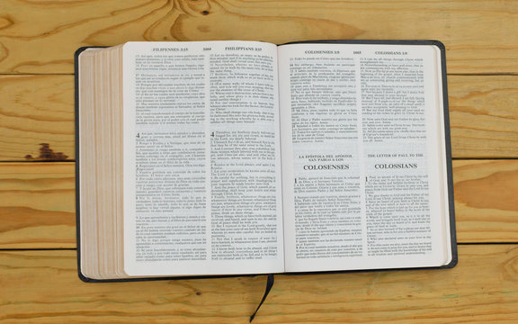 open bilingual bible book onColossians, Spanish and english 