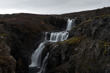 Obraz premium Hidden waterfall in Icelandic Westfjords during autumn