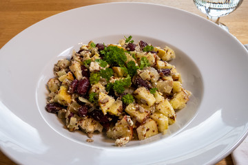 Kidneybohnen-Salat mit Fetakäse und Apfel