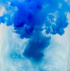 The blue ink diffuse in the water