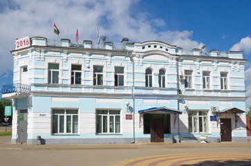Obraz premium Mosalsk, Kaluga region, Russia - July 5, 2018: Building of administration and management of the Mosalsk district Pension Fund