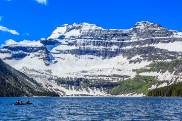 Obraz premium Boating at Cameron Lake