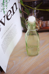 예쁜투명 병 네추럴바구니 자연주의 책과 어울리는 예쁜배경이미지...