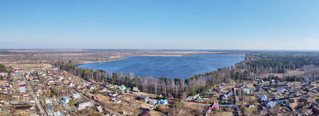 Obraz na płótnie Canvas countryside with houses and lake aerial view