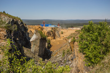 Collapse of the earth forbidden sheer displacement zone mining