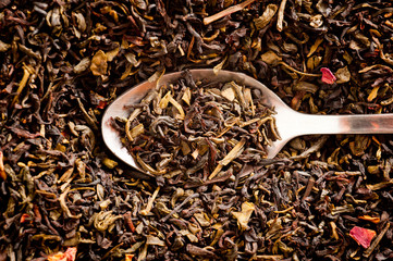 A mixture of black and green tea with vanilla-strawberry flavor, sliced strawberries and rose petals. Background for tea and antioxidants.