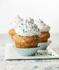 cupcakes with white hat