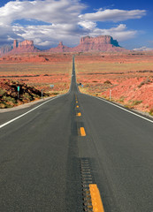 The road to Monument Valley, Arizona 