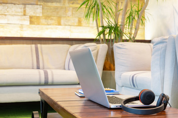 コワーキングスペース　シェアオフィス　テレワーク　イメージ